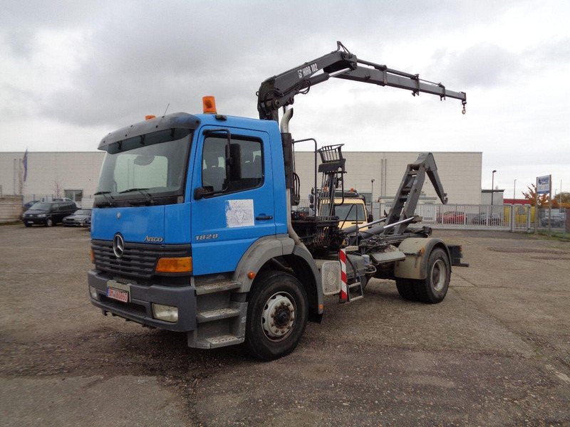 Mercedes-Benz Atego 1828 Hook lift truck + Crane Hiab 102 - Haakarmsysteem vrachtwagen, Kraanwagen: afbeelding 1 Mercedes-Benz Atego 1828 Hook lift truck + Crane Hiab 102 - Haakarmsysteem vrachtwagen, Kraanwagen: afbeelding 1