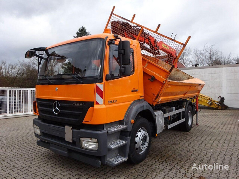 Mercedes-Benz Axor 1833 - 2 way tipper+crane - Kipper vrachtwagen, Kraanwagen: afbeelding 2 Mercedes-Benz Axor 1833 - 2 way tipper+crane - Kipper vrachtwagen, Kraanwagen: afbeelding 2