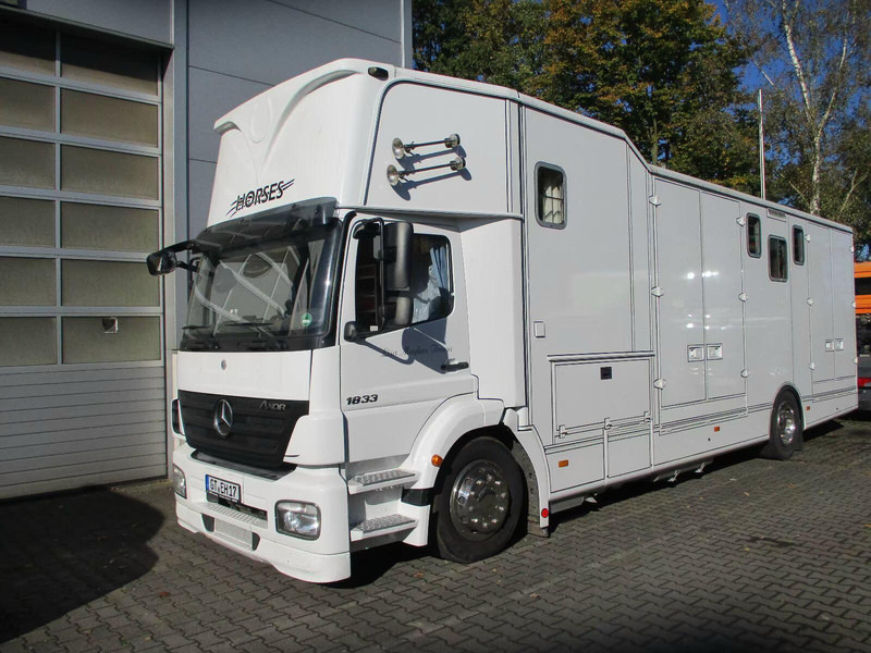 Mercedes-Benz Axor 1833 - Horse transporter - Paardenvrachtwagen: afbeelding 1 Mercedes-Benz Axor 1833 - Horse transporter - Paardenvrachtwagen: afbeelding 1