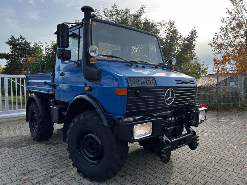 Mercedes-Benz Unimog 427 Platós hókotrócs - Tuinfrees: afbeelding 1 Mercedes-Benz Unimog 427 Platós hókotrócs - Tuinfrees: afbeelding 1