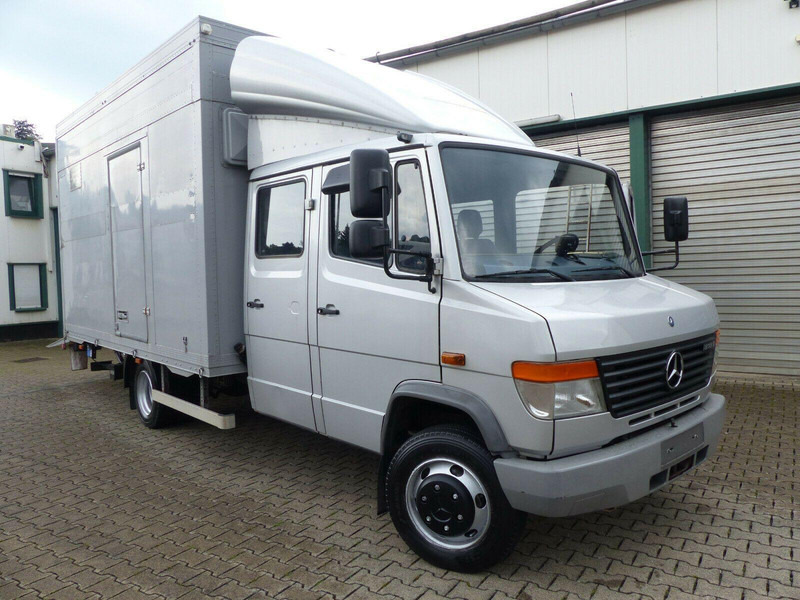 Mercedes-Benz Vario 818 Doka horse transporter + Tail lift - Paardenvrachtwagen: afbeelding 2 Mercedes-Benz Vario 818 Doka horse transporter + Tail lift - Paardenvrachtwagen: afbeelding 2