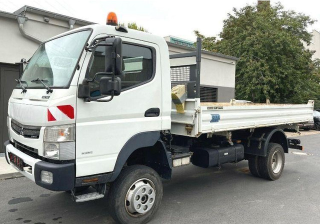 Mitsubishi Fuso 4x4 3 way tipper - Kipper vrachtwagen: afbeelding 1 Mitsubishi Fuso 4x4 3 way tipper - Kipper vrachtwagen: afbeelding 1