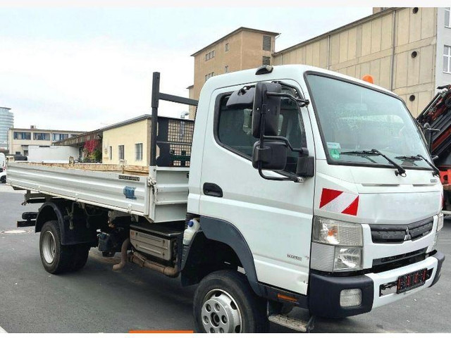 Mitsubishi Fuso 4x4 3 way tipper - Kipper vrachtwagen: afbeelding 2 Mitsubishi Fuso 4x4 3 way tipper - Kipper vrachtwagen: afbeelding 2