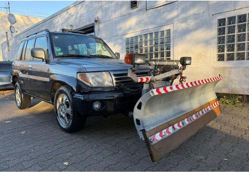 Mitsubishi Pajero Pinin + Snow Plow - SUV: afbeelding 1 Mitsubishi Pajero Pinin + Snow Plow - SUV: afbeelding 1