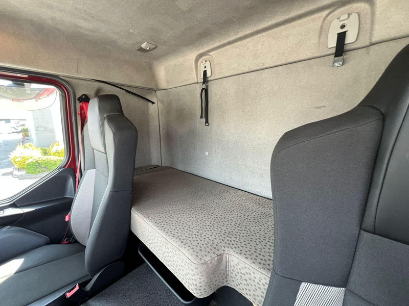 Koelwagen vrachtwagen Renault D 18 250 DTI 18T REFRIGERATOR + LIFT: afbeelding 17