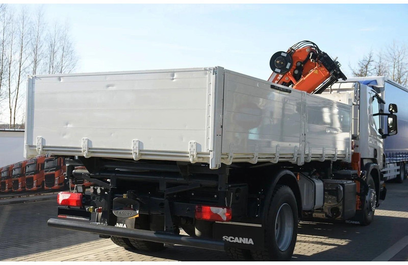 Scania P 250 - 3 way tipper + crane - Kipper vrachtwagen, Kraanwagen: afbeelding 4 Scania P 250 - 3 way tipper + crane - Kipper vrachtwagen, Kraanwagen: afbeelding 4