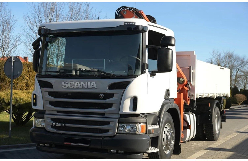 Scania P 250 - 3 way tipper + crane - Kipper vrachtwagen, Kraanwagen: afbeelding 3 Scania P 250 - 3 way tipper + crane - Kipper vrachtwagen, Kraanwagen: afbeelding 3