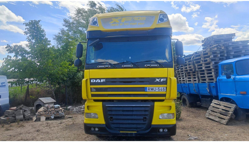 DAF XF 105.410 Tractor Lowdeck - MEGA - Trekker: afbeelding 2 DAF XF 105.410 Tractor Lowdeck - MEGA - Trekker: afbeelding 2