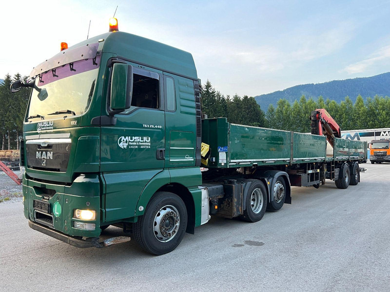 MAN TGX 26.440 6x2 + Flatbed semi trailer + Crane PK26002 - Trekker: afbeelding 1 MAN TGX 26.440 6x2 + Flatbed semi trailer + Crane PK26002 - Trekker: afbeelding 1