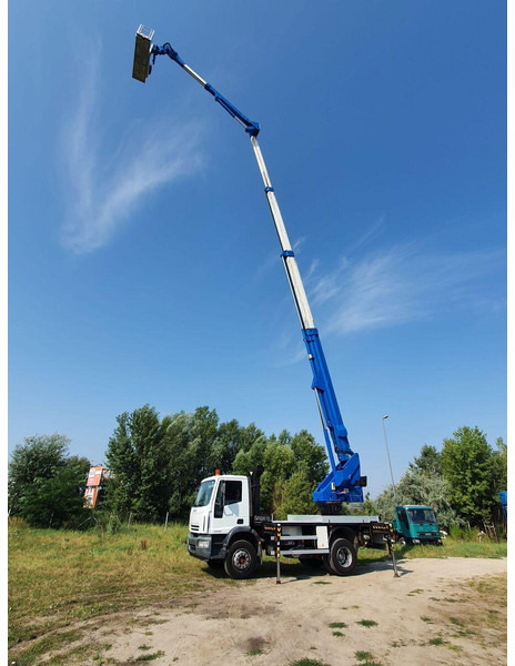 Iveco Eurocargo ML 180 E 24 - Bizocchi KJF 320 lifting basket 32 m - Vrachtwagen, Kraanwagen: afbeelding 4 Iveco Eurocargo ML 180 E 24 - Bizocchi KJF 320 lifting basket 32 m - Vrachtwagen, Kraanwagen: afbeelding 4