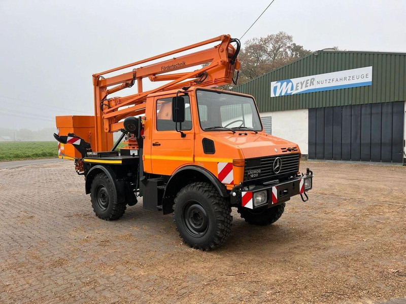 Mercedes-Benz Unimog 1200 4x4 - Lifting basket - Vrachtwagen, Kraanwagen: afbeelding 2 Mercedes-Benz Unimog 1200 4x4 - Lifting basket - Vrachtwagen, Kraanwagen: afbeelding 2
