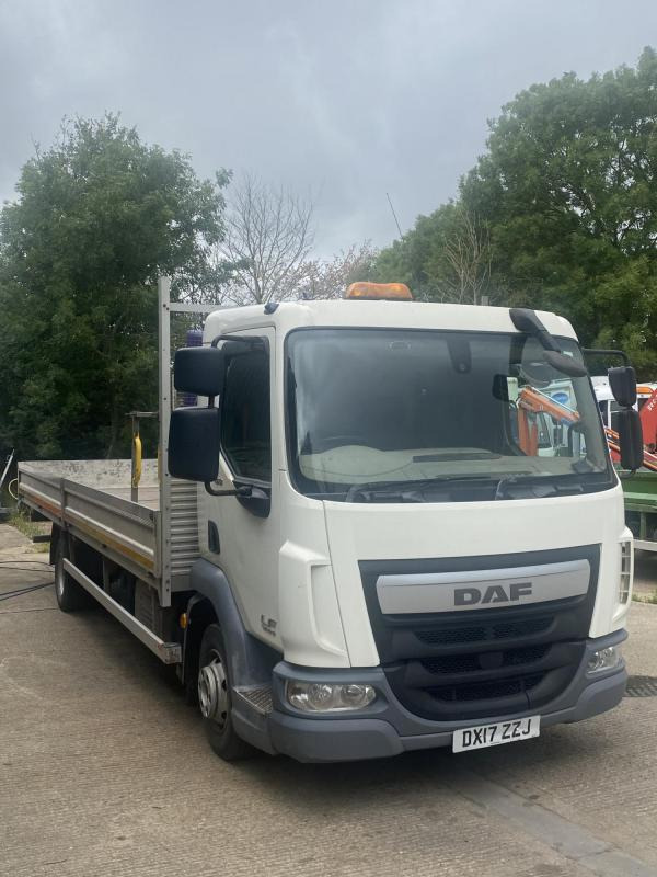 DAF LF45-150 Euro 6 - Vrachtwagen met open laadbak: afbeelding 1 DAF LF45-150 Euro 6 - Vrachtwagen met open laadbak: afbeelding 1