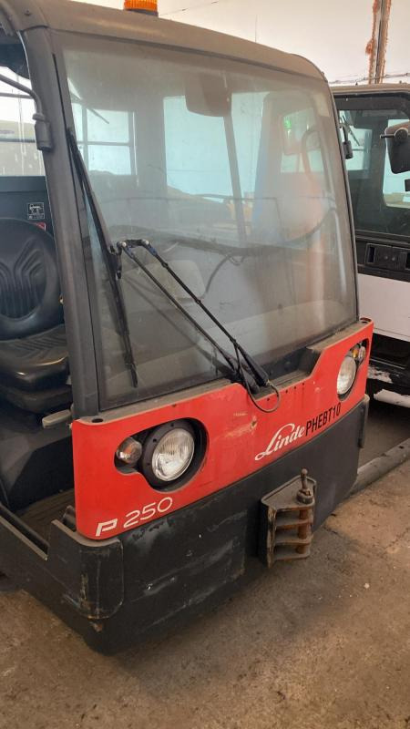 Linde Electric Tug P250 - Elektrische trekker: afbeelding 1 Linde Electric Tug P250 - Elektrische trekker: afbeelding 1