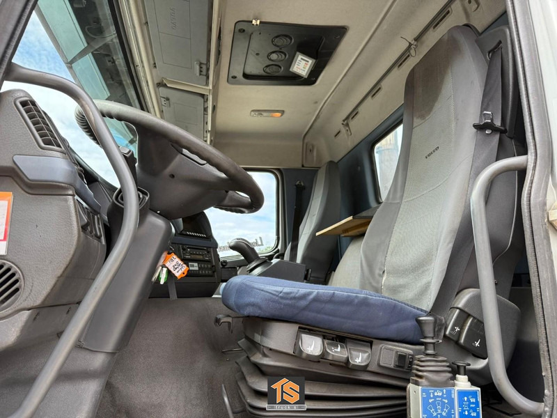 Terberg FM2000-T 8X8 - EURO 5 - AUTOMATIC - KIPPER/TIPPER - NL TRUCK - ISOLATED HARDOX - TOP! - Kipper vrachtwagen: afbeelding 4 Terberg FM2000-T 8X8 - EURO 5 - AUTOMATIC - KIPPER/TIPPER - NL TRUCK - ISOLATED HARDOX - TOP! - Kipper vrachtwagen: afbeelding 4