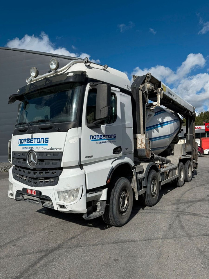 Mercedes-Benz 3251 / 9 m3 mixer + Liebher 12+4 - Betonmixer: afbeelding 3 Mercedes-Benz 3251 / 9 m3 mixer + Liebher 12+4 - Betonmixer: afbeelding 3