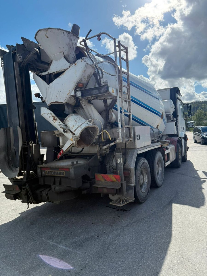 Mercedes-Benz 3251 / 9 m3 mixer + Liebher 12+4 - Betonmixer: afbeelding 4 Mercedes-Benz 3251 / 9 m3 mixer + Liebher 12+4 - Betonmixer: afbeelding 4