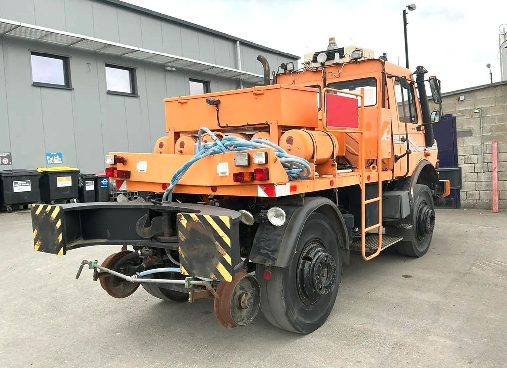 Unimog 1650 4x4 ZAGRO SCHIENEN TWO WAY RAIL ROAD - Gemeentelijke machine/ Speciaal: afbeelding 2 Unimog 1650 4x4 ZAGRO SCHIENEN TWO WAY RAIL ROAD - Gemeentelijke machine/ Speciaal: afbeelding 2