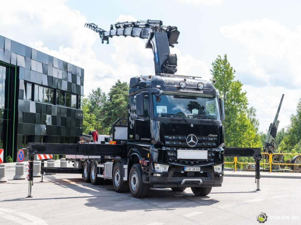 Mercedes-Benz AROCS 3251 8x4 HMF 8520 Fly Jib Winch - Kraanwagen: afbeelding 2 Mercedes-Benz AROCS 3251 8x4 HMF 8520 Fly Jib Winch - Kraanwagen: afbeelding 2