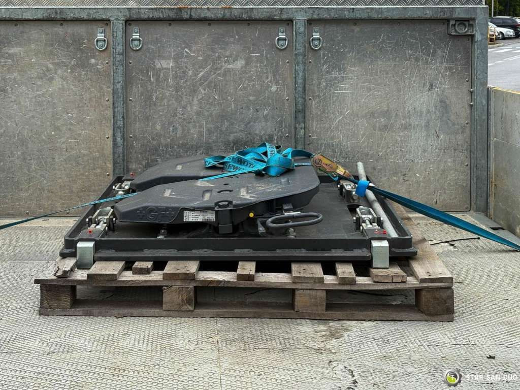 Trekker Volvo FM 460 6x4x4 HMF 3220 Crane HDS: afbeelding 28 Trekker Volvo FM 460 6x4x4 HMF 3220 Crane HDS: afbeelding 28