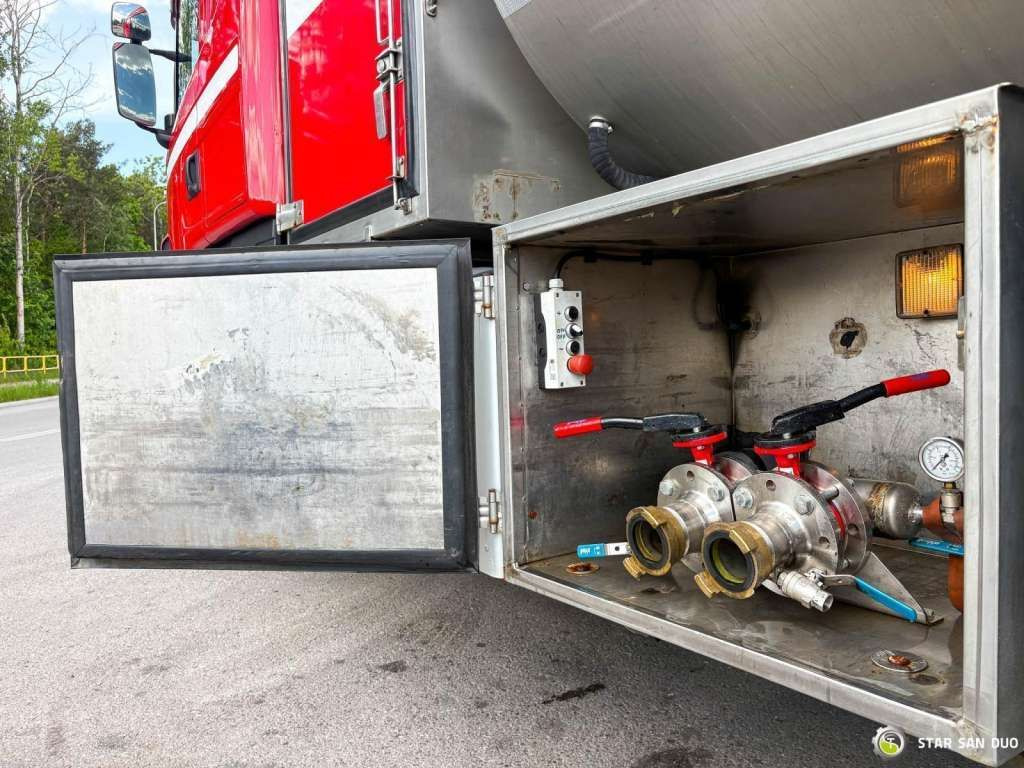 Scania D 320 FIRE BRIGADE Tank 12,000 Litres - Vrachtwagen: afbeelding 2 Scania D 320 FIRE BRIGADE Tank 12,000 Litres - Vrachtwagen: afbeelding 2