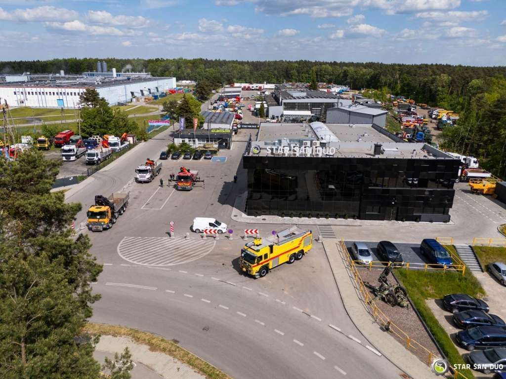 Volvo FM 460 6x6 Rosenbauer Fire Truck LSP Water Tank - Vrachtwagen: afbeelding 2 Volvo FM 460 6x6 Rosenbauer Fire Truck LSP Water Tank - Vrachtwagen: afbeelding 2