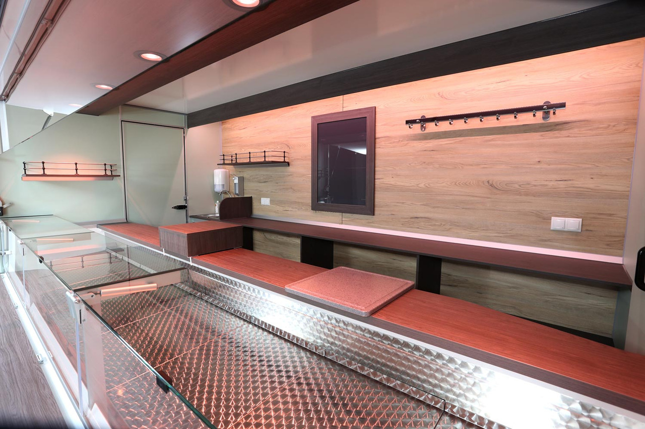 Mobil BORCO HÖHNS - Zelfrijdende verkoopwagen: afbeelding 2 Mobil BORCO HÖHNS - Zelfrijdende verkoopwagen: afbeelding 2