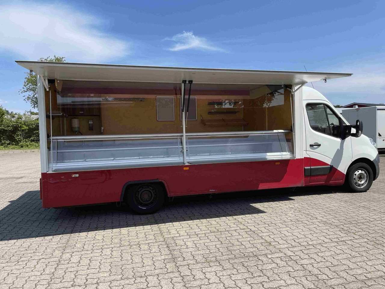 Renault Master - Zelfrijdende verkoopwagen: afbeelding 2 Renault Master - Zelfrijdende verkoopwagen: afbeelding 2