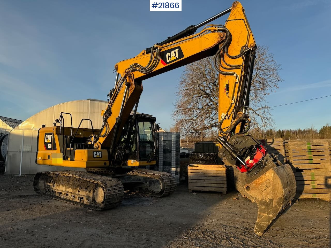 Caterpillar 320 Beltegraver m/ knekkbom, tilt, 2 skuffer og Oilquick. - Rupsgraafmachine: afbeelding 1 Caterpillar 320 Beltegraver m/ knekkbom, tilt, 2 skuffer og Oilquick. - Rupsgraafmachine: afbeelding 1