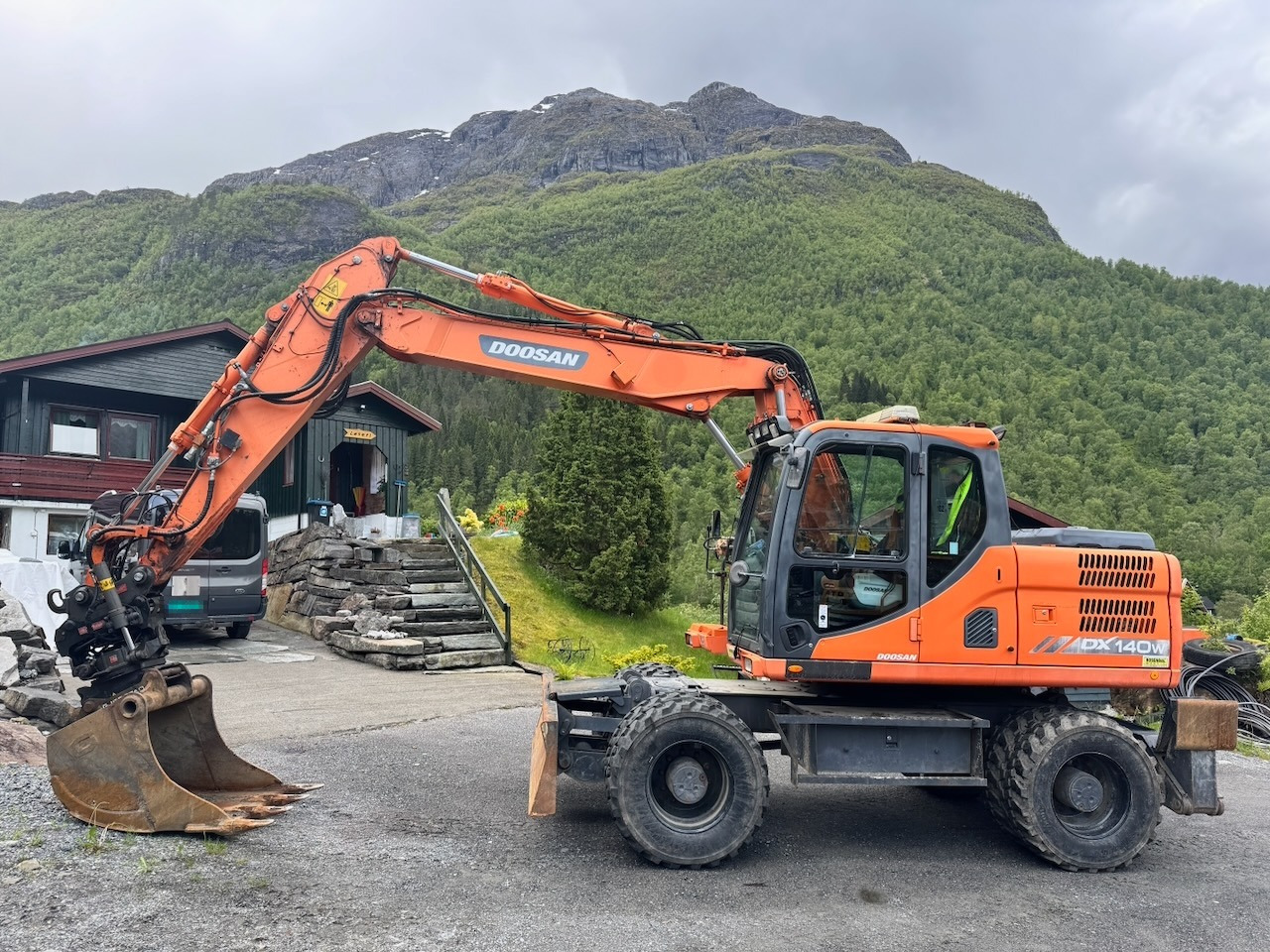 Doosan DX140W-3 - Graafmachine: afbeelding 1 Doosan DX140W-3 - Graafmachine: afbeelding 1