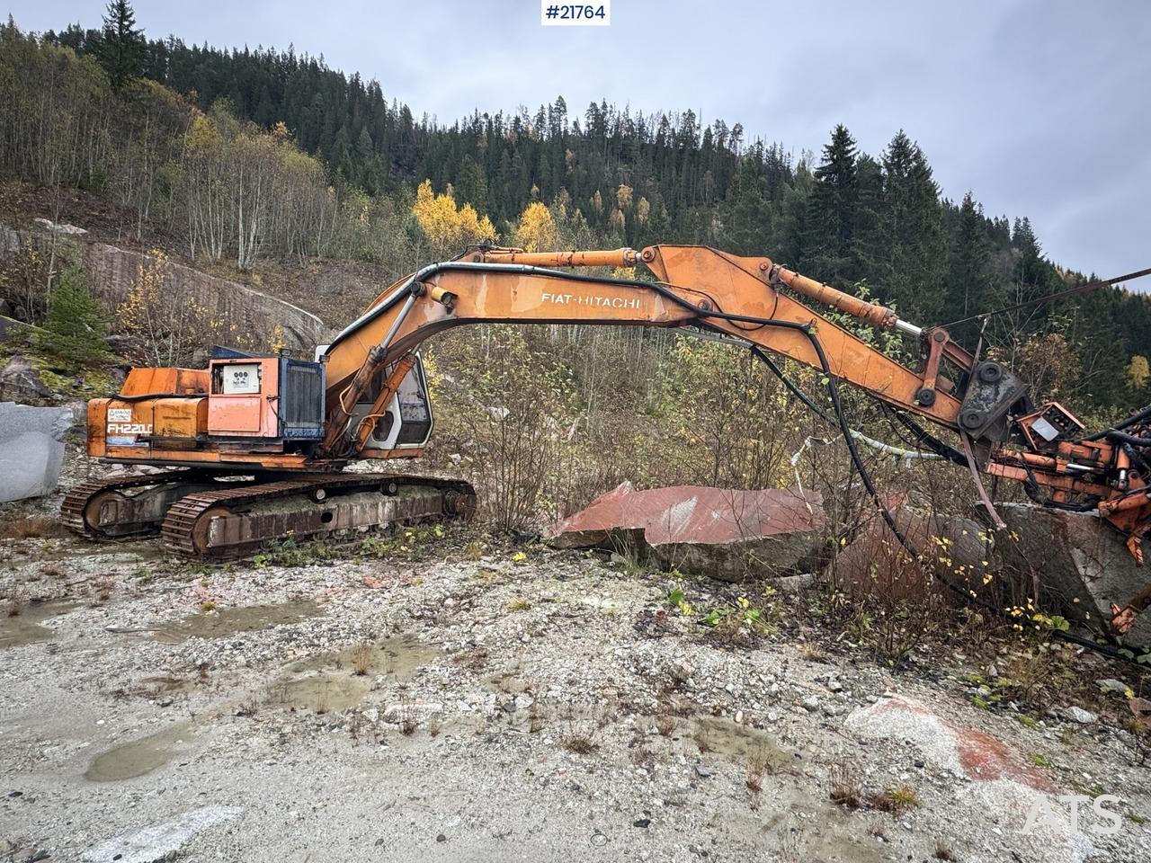 Hitachi Ca 1988 Hitachi FH220LC graver selges som rep.objekt. Ikke kjørbar. - Rupsgraafmachine: afbeelding 2 Hitachi Ca 1988 Hitachi FH220LC graver selges som rep.objekt. Ikke kjørbar. - Rupsgraafmachine: afbeelding 2
