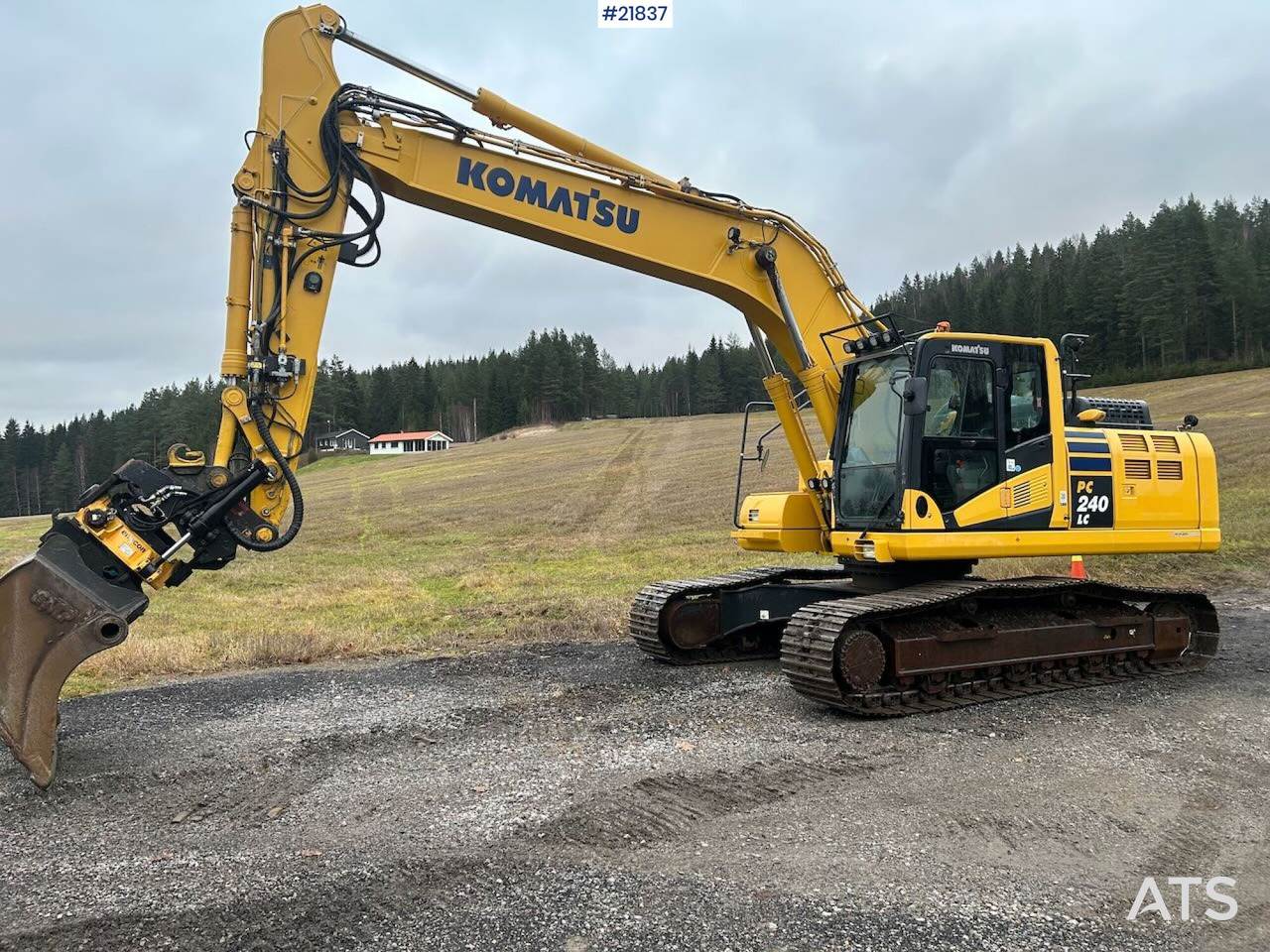 Komatsu PC240LC-11E0 Beltegraver m/ Rotortilt og Pusseskuffe - Rupsgraafmachine: afbeelding 1 Komatsu PC240LC-11E0 Beltegraver m/ Rotortilt og Pusseskuffe - Rupsgraafmachine: afbeelding 1