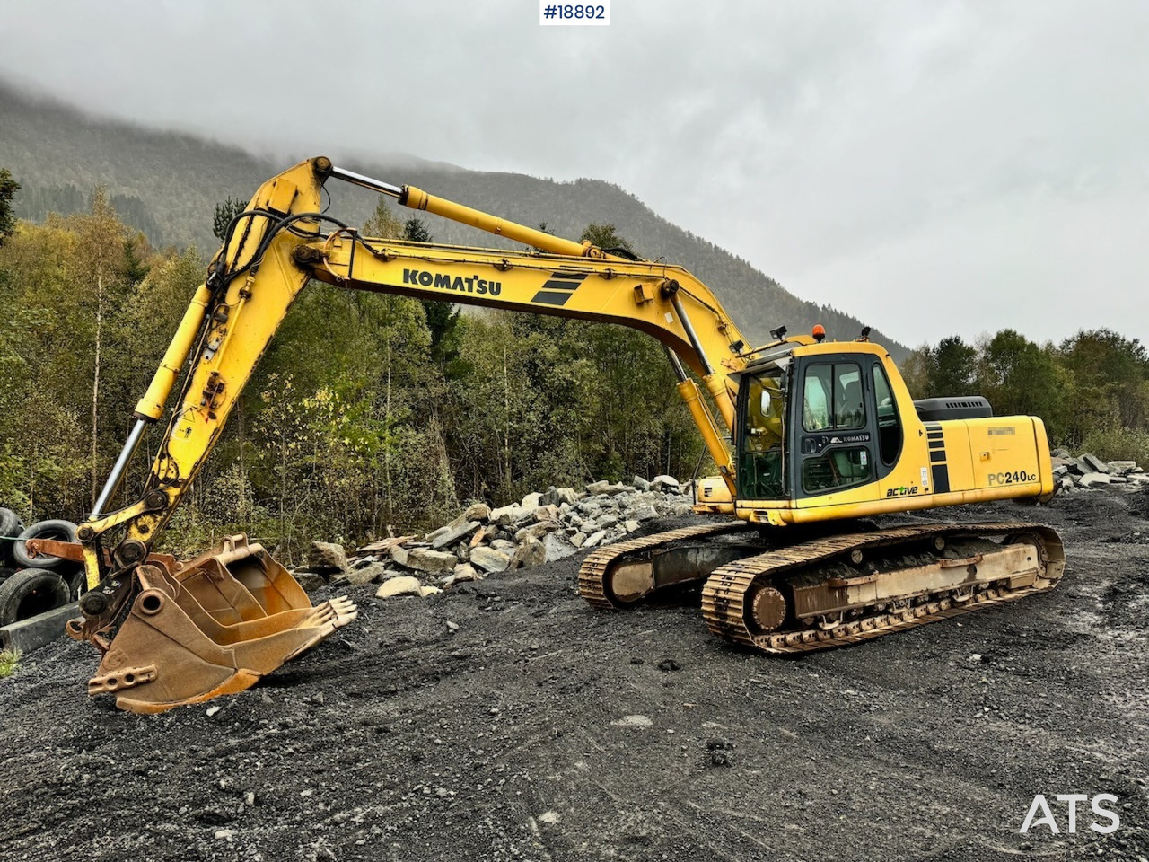 Komatsu PC240LC-6K Beltegraver m/ Graveskuffe - Graafmachine: afbeelding 2 Komatsu PC240LC-6K Beltegraver m/ Graveskuffe - Graafmachine: afbeelding 2