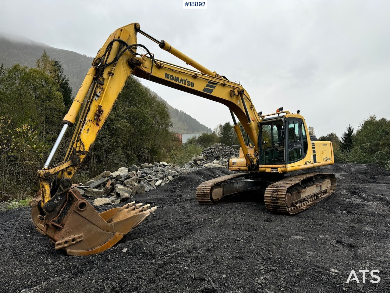 Komatsu PC240LC-6K Beltegraver m/ Graveskuffe - Graafmachine: afbeelding 1 Komatsu PC240LC-6K Beltegraver m/ Graveskuffe - Graafmachine: afbeelding 1