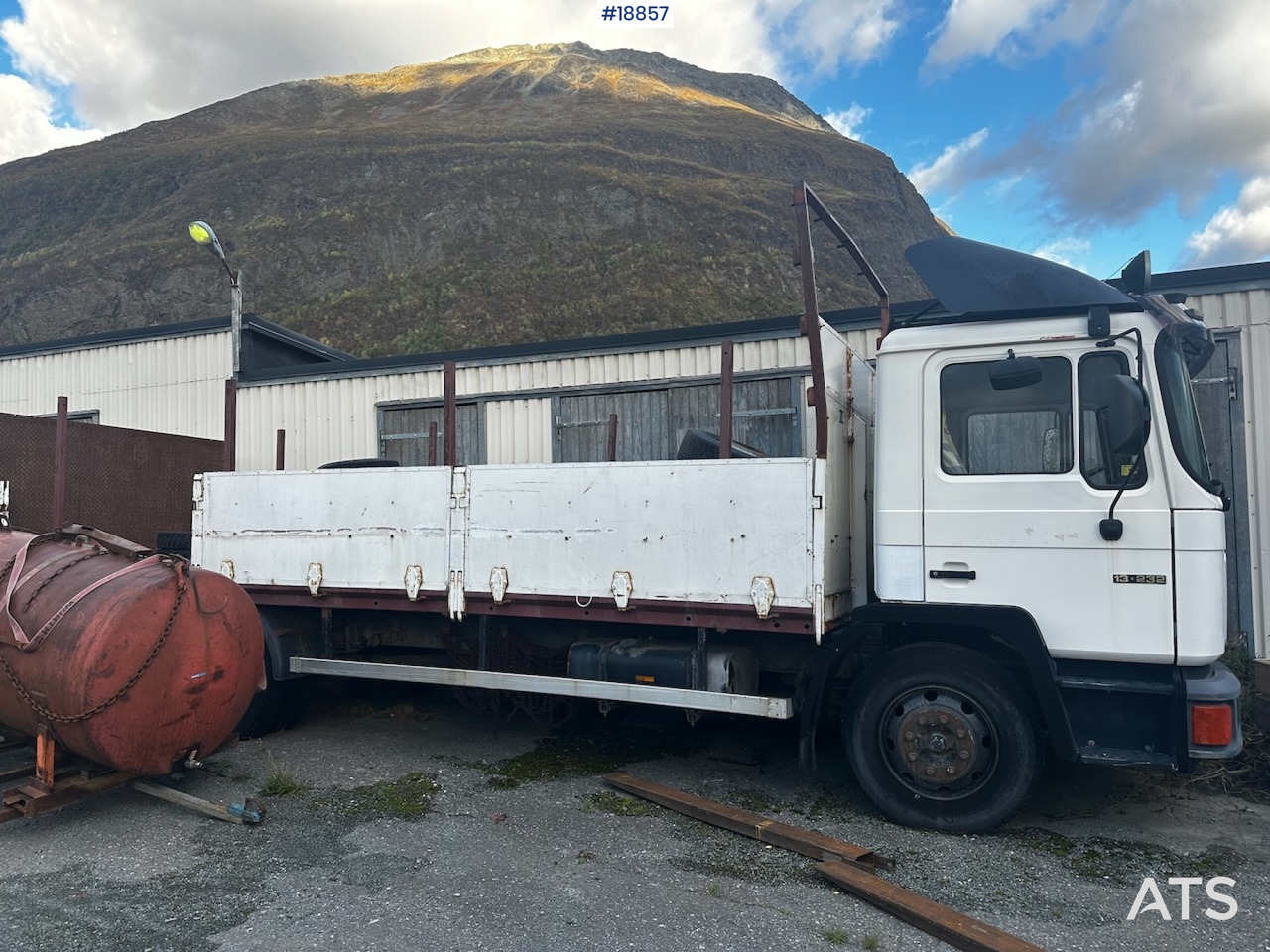 MAN 13-232 - Vrachtwagen met open laadbak: afbeelding 2 MAN 13-232 - Vrachtwagen met open laadbak: afbeelding 2