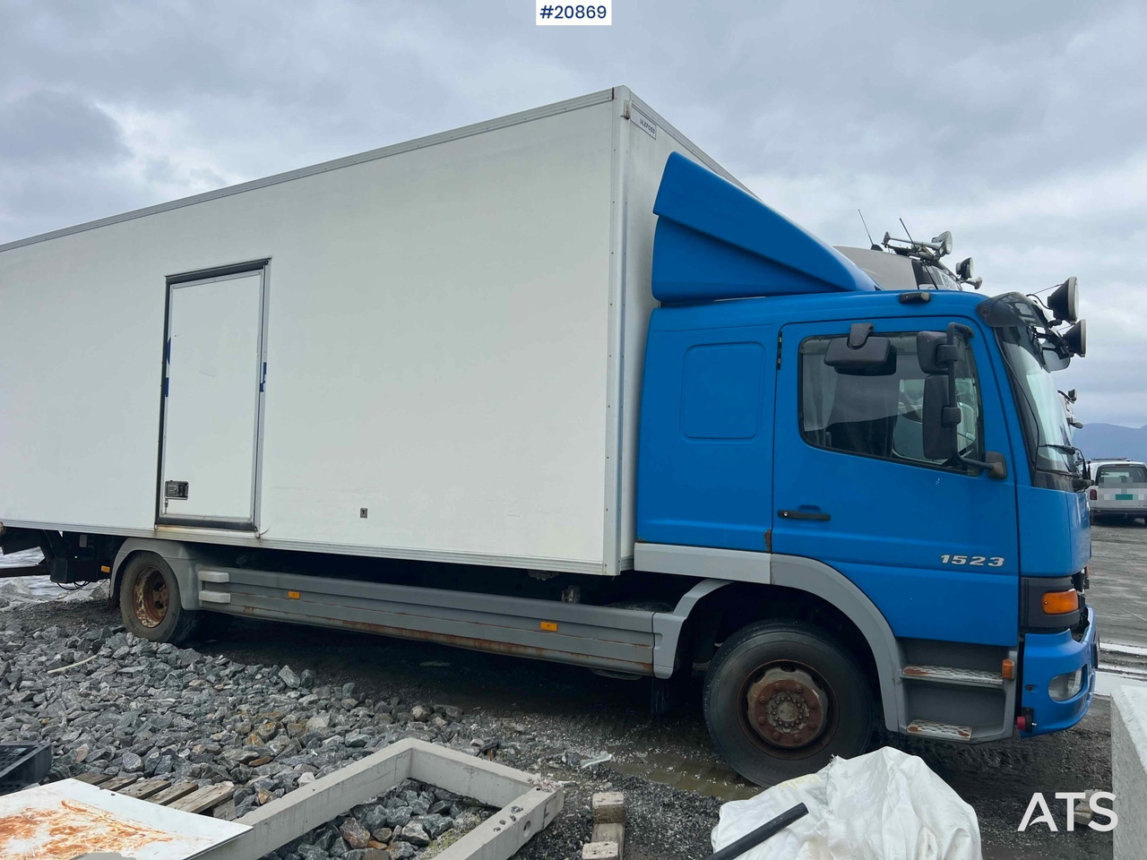 Mercedes 1523 4x2 skapbil m/ full sideåpning og lift Rep.objekt - Bakwagen: afbeelding 5 Mercedes 1523 4x2 skapbil m/ full sideåpning og lift Rep.objekt - Bakwagen: afbeelding 5