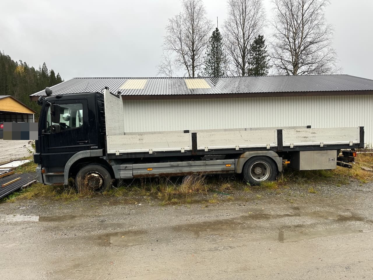 Mercedes 1524 L planbil m/ ny kompressor og vinterdekk. Ikke EU godkjent. - Vrachtwagen met open laadbak: afbeelding 3 Mercedes 1524 L planbil m/ ny kompressor og vinterdekk. Ikke EU godkjent. - Vrachtwagen met open laadbak: afbeelding 3