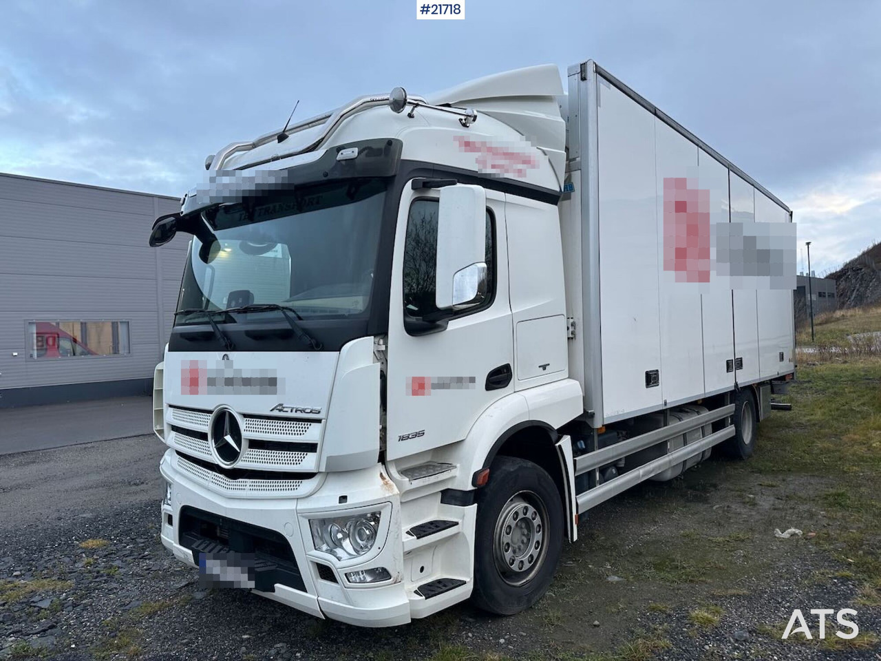 Mercedes Actros 1835 skapbil m/ Full sideåpning, aggregat, lift og 2 sett dekk - Bakwagen: afbeelding 1 Mercedes Actros 1835 skapbil m/ Full sideåpning, aggregat, lift og 2 sett dekk - Bakwagen: afbeelding 1