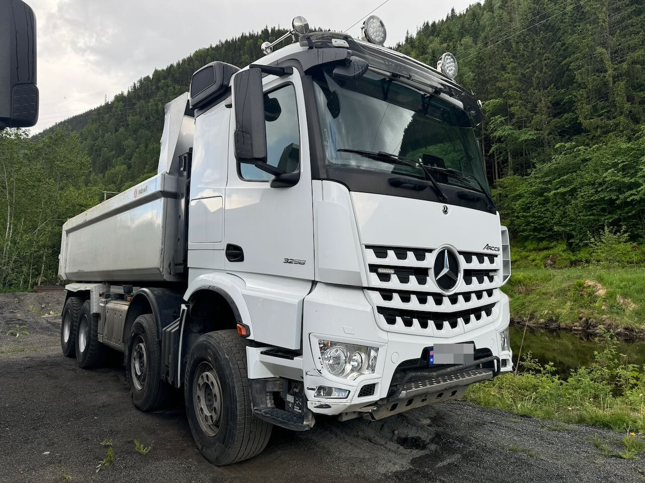 Mercedes Arocs 3258 - Kipper vrachtwagen: afbeelding 1 Mercedes Arocs 3258 - Kipper vrachtwagen: afbeelding 1