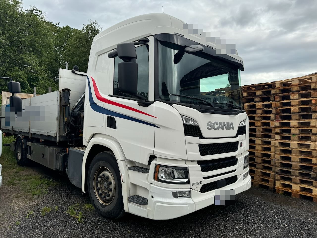 Scania P320 - Vrachtwagen met open laadbak, Kraanwagen: afbeelding 2 Scania P320 - Vrachtwagen met open laadbak, Kraanwagen: afbeelding 2