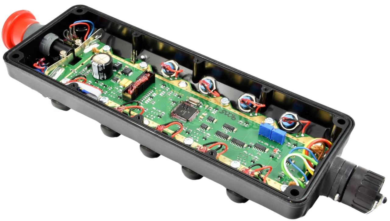 Radio controller top section 9857354 - Elektrisch systeem voor Autolaadkraan: afbeelding 3 Radio controller top section 9857354 - Elektrisch systeem voor Autolaadkraan: afbeelding 3