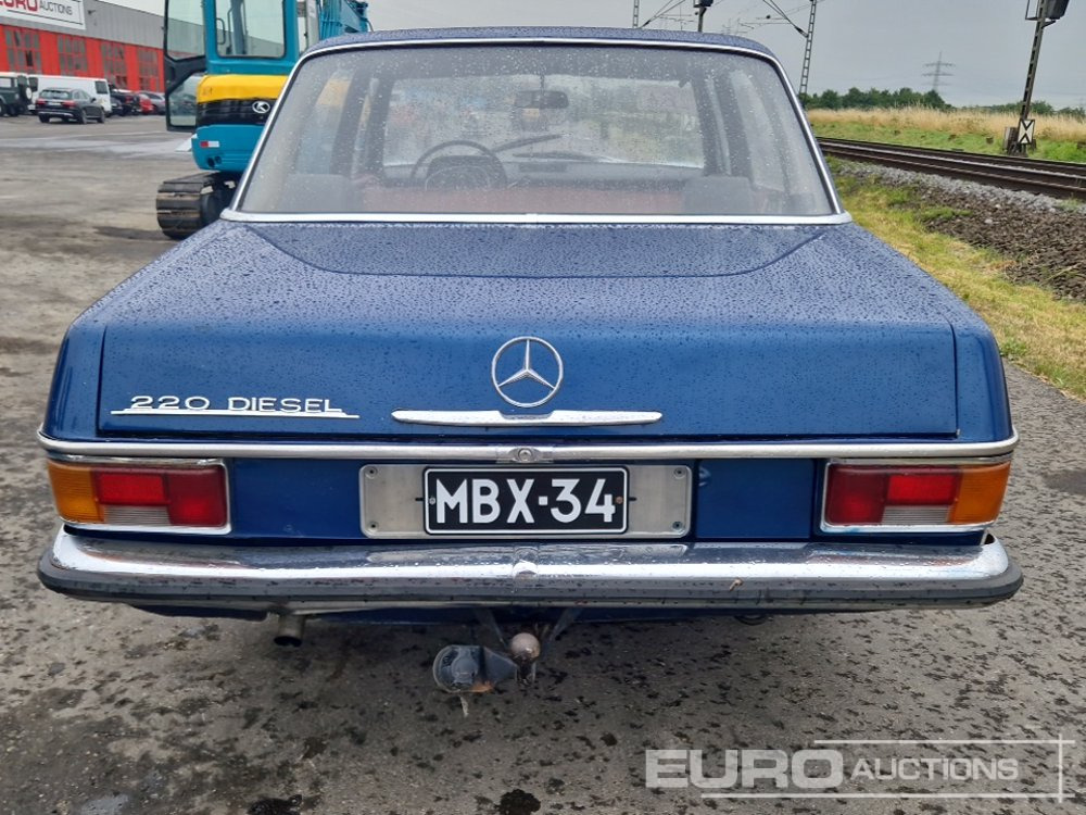 1968 Mercedes Benz W115 220D, Diesel Oldtimer (Reg. Docs Available) - Personenwagen: afbeelding 4 1968 Mercedes Benz W115 220D, Diesel Oldtimer (Reg. Docs Available) - Personenwagen: afbeelding 4