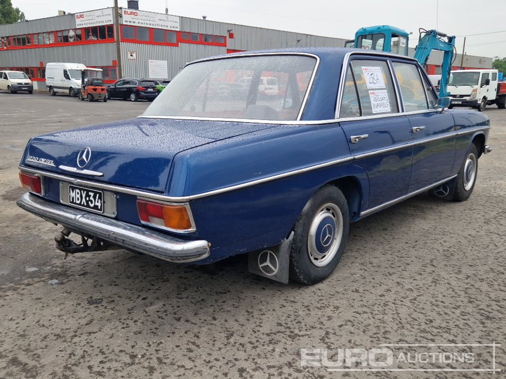 1968 Mercedes Benz W115 220D, Diesel Oldtimer (Reg. Docs Available) - Personenwagen: afbeelding 5 1968 Mercedes Benz W115 220D, Diesel Oldtimer (Reg. Docs Available) - Personenwagen: afbeelding 5