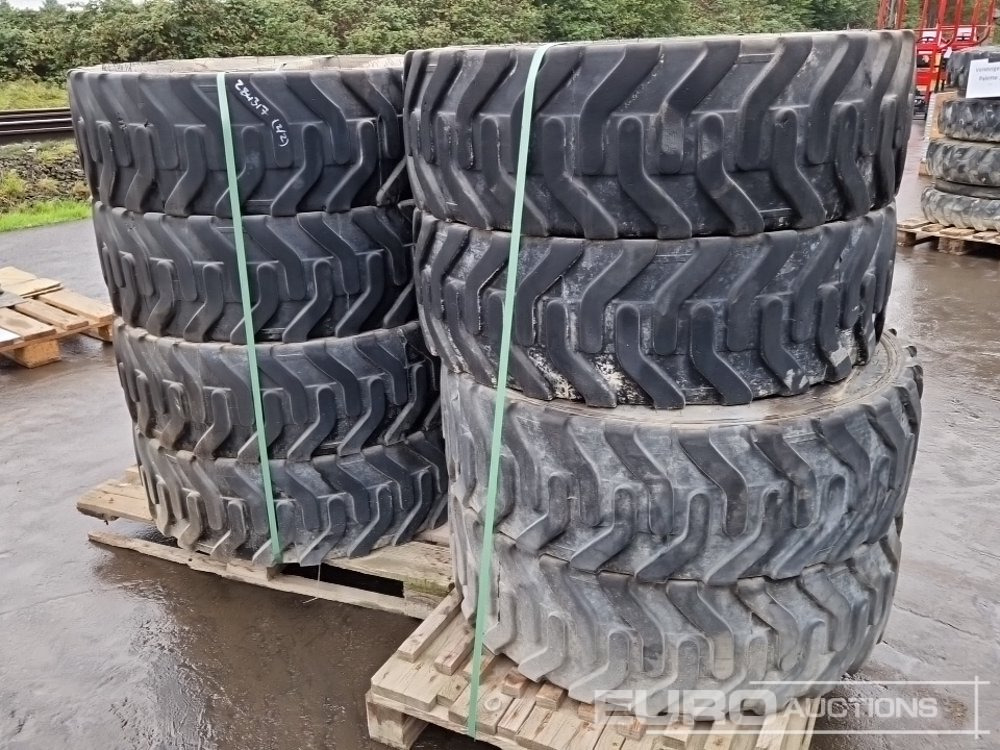 275/70R22.5 Tyres with Rims (8 of) - Band: afbeelding 1 275/70R22.5 Tyres with Rims (8 of) - Band: afbeelding 1
