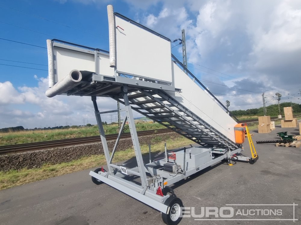 BLUMENBECKER PT17 Twin Axle Air Craft Service Staircase - Passagierstrap: afbeelding 1 BLUMENBECKER PT17 Twin Axle Air Craft Service Staircase - Passagierstrap: afbeelding 1