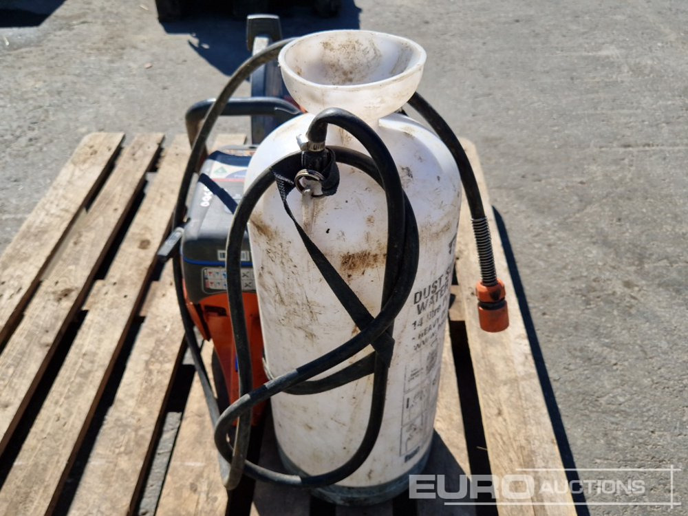 Husqvarna K770 Handheld Quickcut Saw with Water Sprayer - Asfaltmachine: afbeelding 4 Husqvarna K770 Handheld Quickcut Saw with Water Sprayer - Asfaltmachine: afbeelding 4