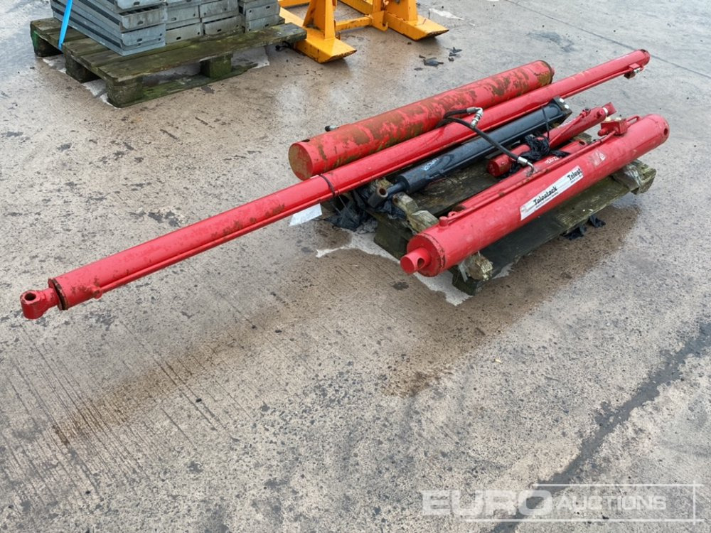 Hydraulic Cylinder (6 of) - Bouwmaterieel: afbeelding 1 Hydraulic Cylinder (6 of) - Bouwmaterieel: afbeelding 1