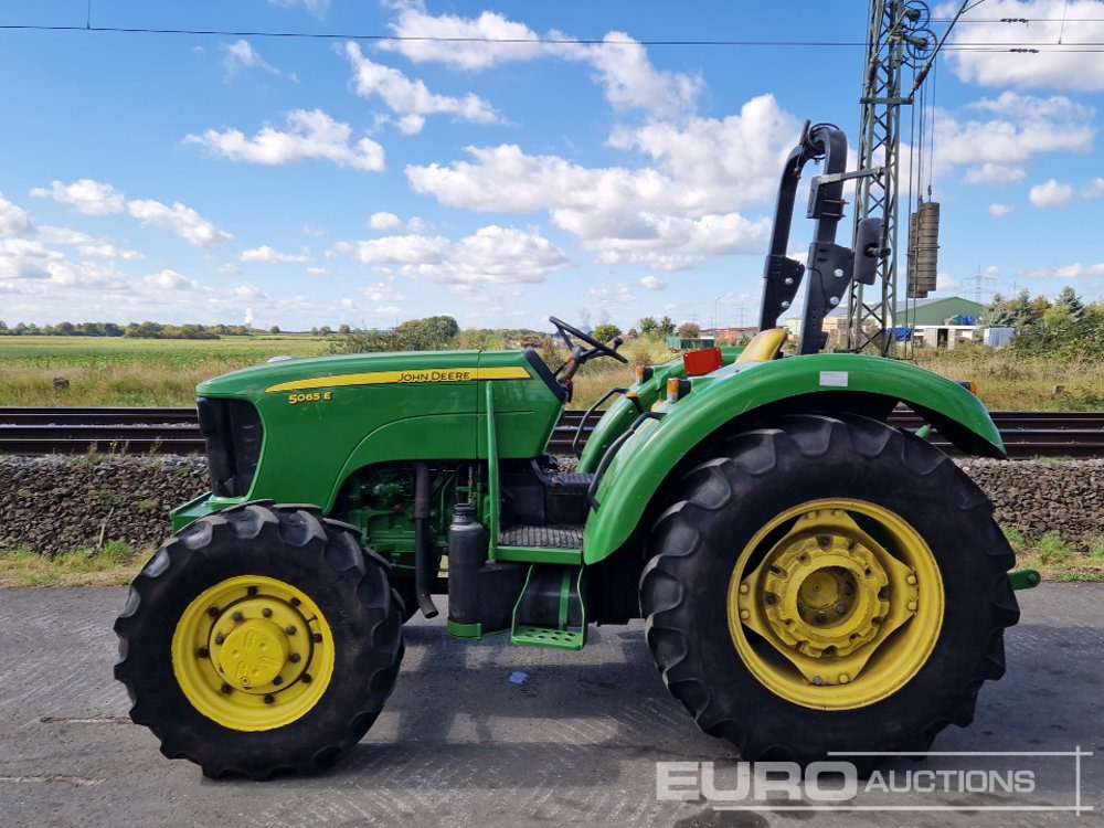 John Deere 5065E - Tractor: afbeelding 2 John Deere 5065E - Tractor: afbeelding 2
