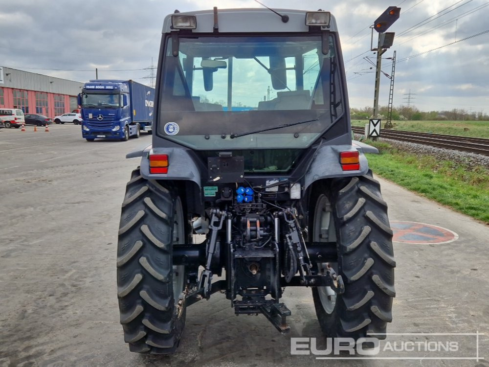 Massey Ferguson MF2210-4 - Tractor: afbeelding 4 Massey Ferguson MF2210-4 - Tractor: afbeelding 4