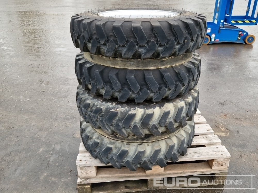Mitas 8,25-20 Tyres with Rims (2 of) - Band: afbeelding 2 Mitas 8,25-20 Tyres with Rims (2 of) - Band: afbeelding 2