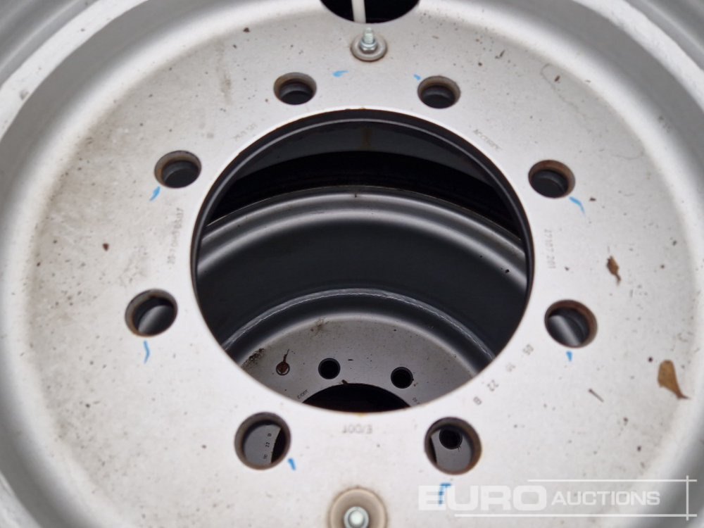 Mitas 8,25-20 Tyres with Rims (2 of) - Band: afbeelding 5 Mitas 8,25-20 Tyres with Rims (2 of) - Band: afbeelding 5
